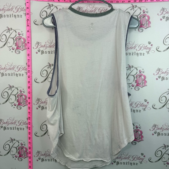 FP Movement Free People White Tank
Multicolor Watercolor Floral Motif shirt - Picture 2 of 15